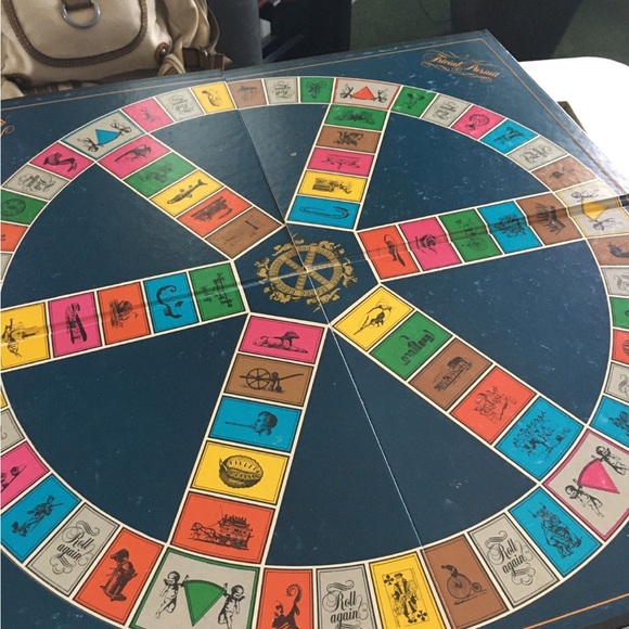 Trivial Pursuit Board Game - Classic Edition - Picture 2 of 4